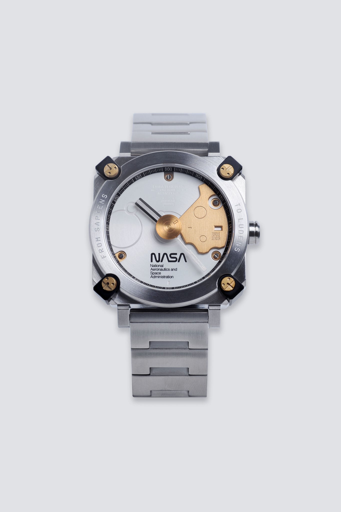 SPACE LUDENS is a “EVA Creative Suit on the wrist”. It reflects the ethos of Ludens who connects the elements of Play, Time and Space. The timepiece is designed by ANICORN, supervised by world-famous character designer Yoji Shinkawa (KOJIMA PRODUCTIONS) and officially approved by NASA.