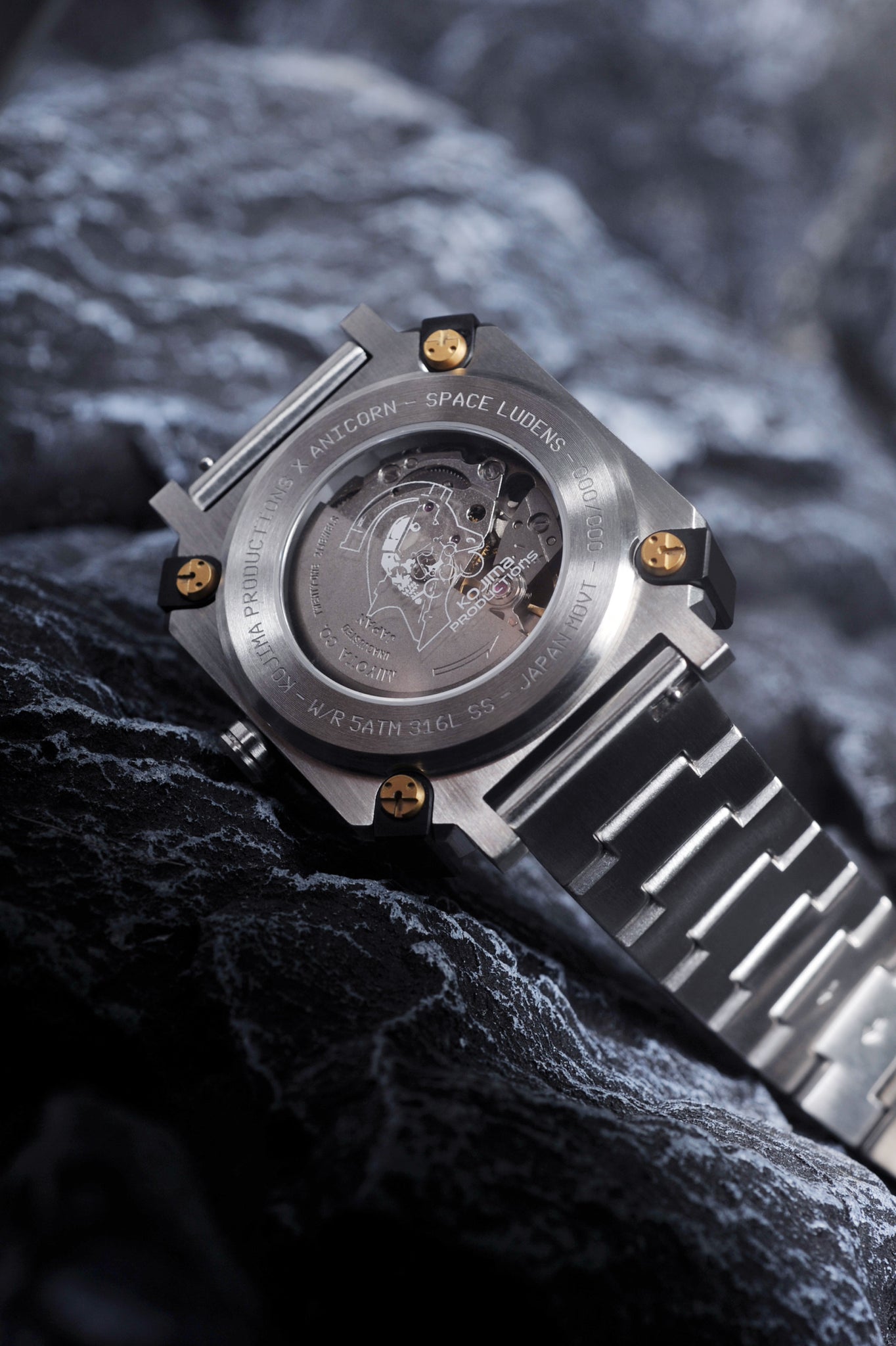 SPACE LUDENS is a “EVA Creative Suit on the wrist”. It reflects the ethos of Ludens who connects the elements of Play, Time and Space. The timepiece is designed by ANICORN, supervised by world-famous character designer Yoji Shinkawa (KOJIMA PRODUCTIONS) and officially approved by NASA.