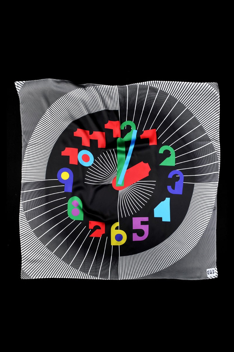 “2Windy” keeps you warm and chic even in the wind. The silky scarf is a 2O’clock art print to wear or frame. Either keeping you warm or inspired, “2windy” is voguish and elegant, the scarf comes with a showcasing box with the typographic quote “The older, the wiser”.