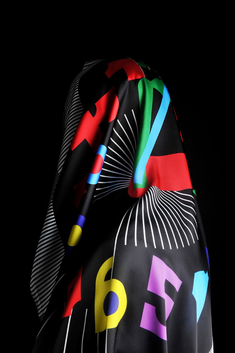 “2Windy” keeps you warm and chic even in the wind. The silky scarf is a 2O’clock art print to wear or frame. Either keeping you warm or inspired, “2windy” is voguish and elegant, the scarf comes with a showcasing box with the typographic quote “The older, the wiser”.