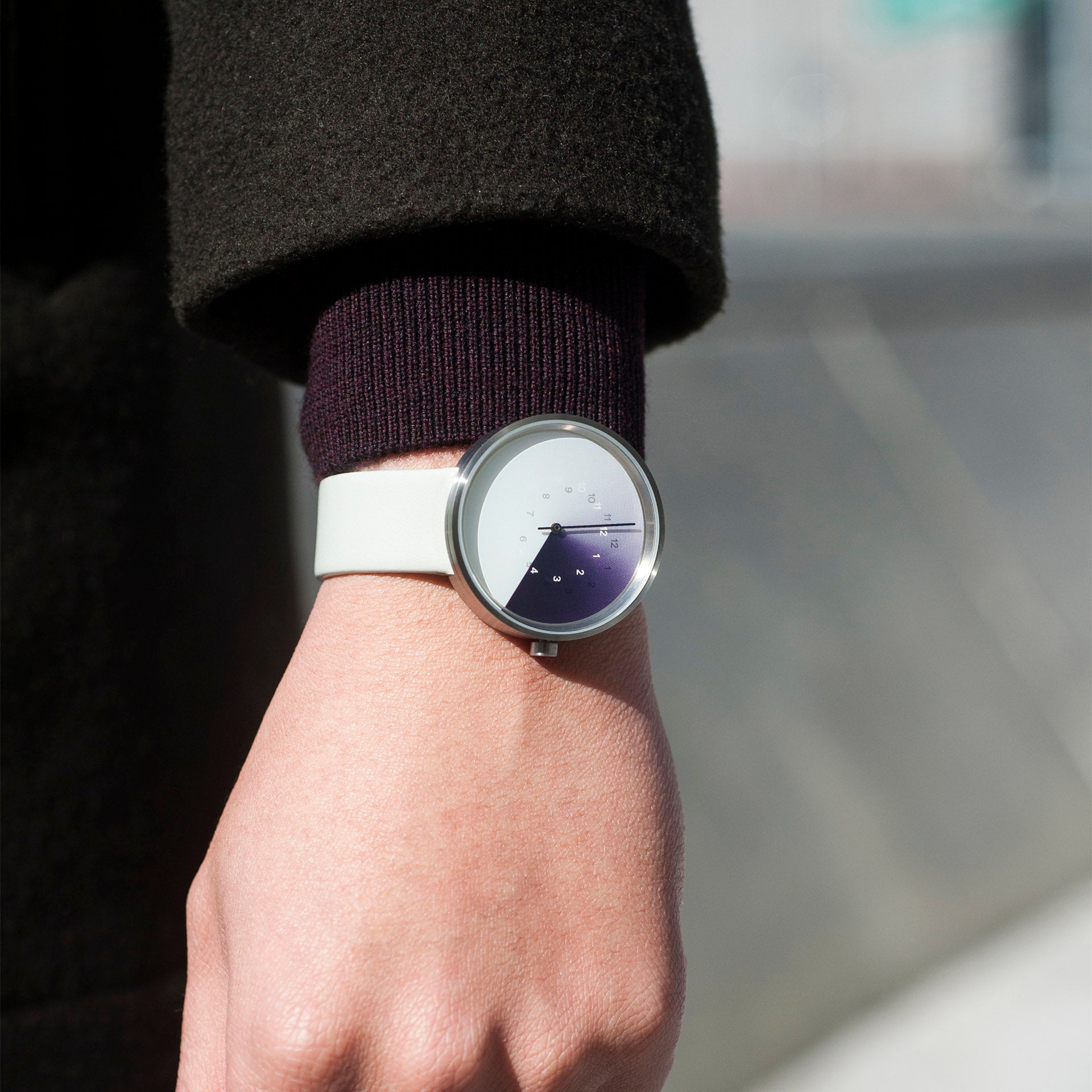 TTT#1 - Seoul - Hidden Time Watch - Snow, product shot with hands