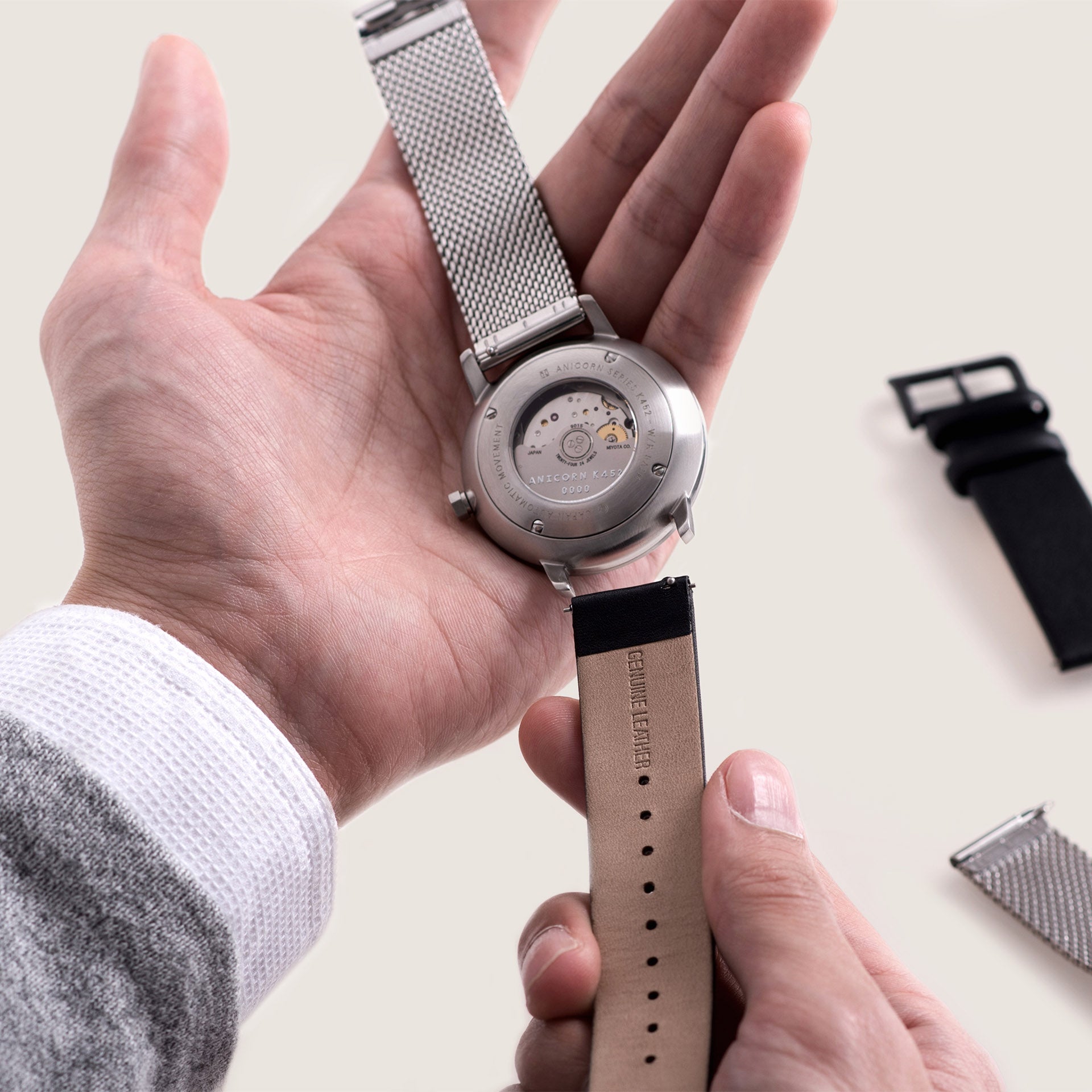 Anicorn - Leather strap with planet buttons