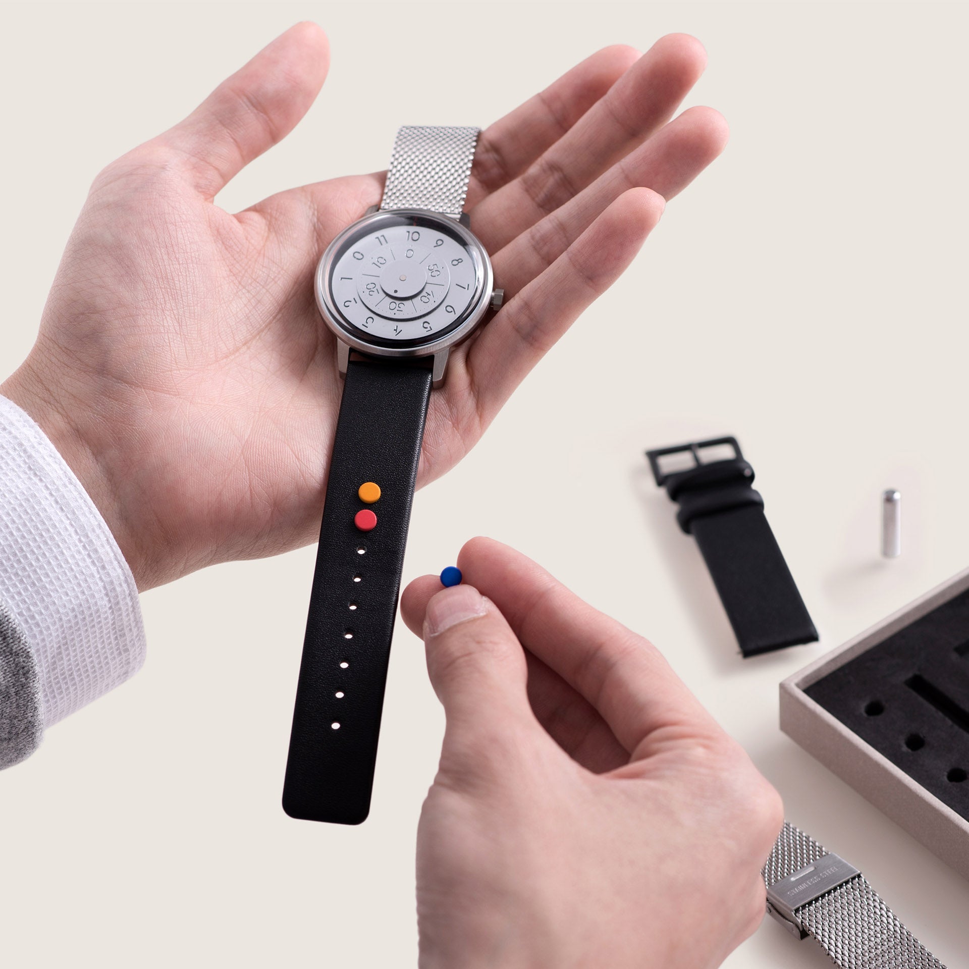 Anicorn - Leather strap with planet buttons