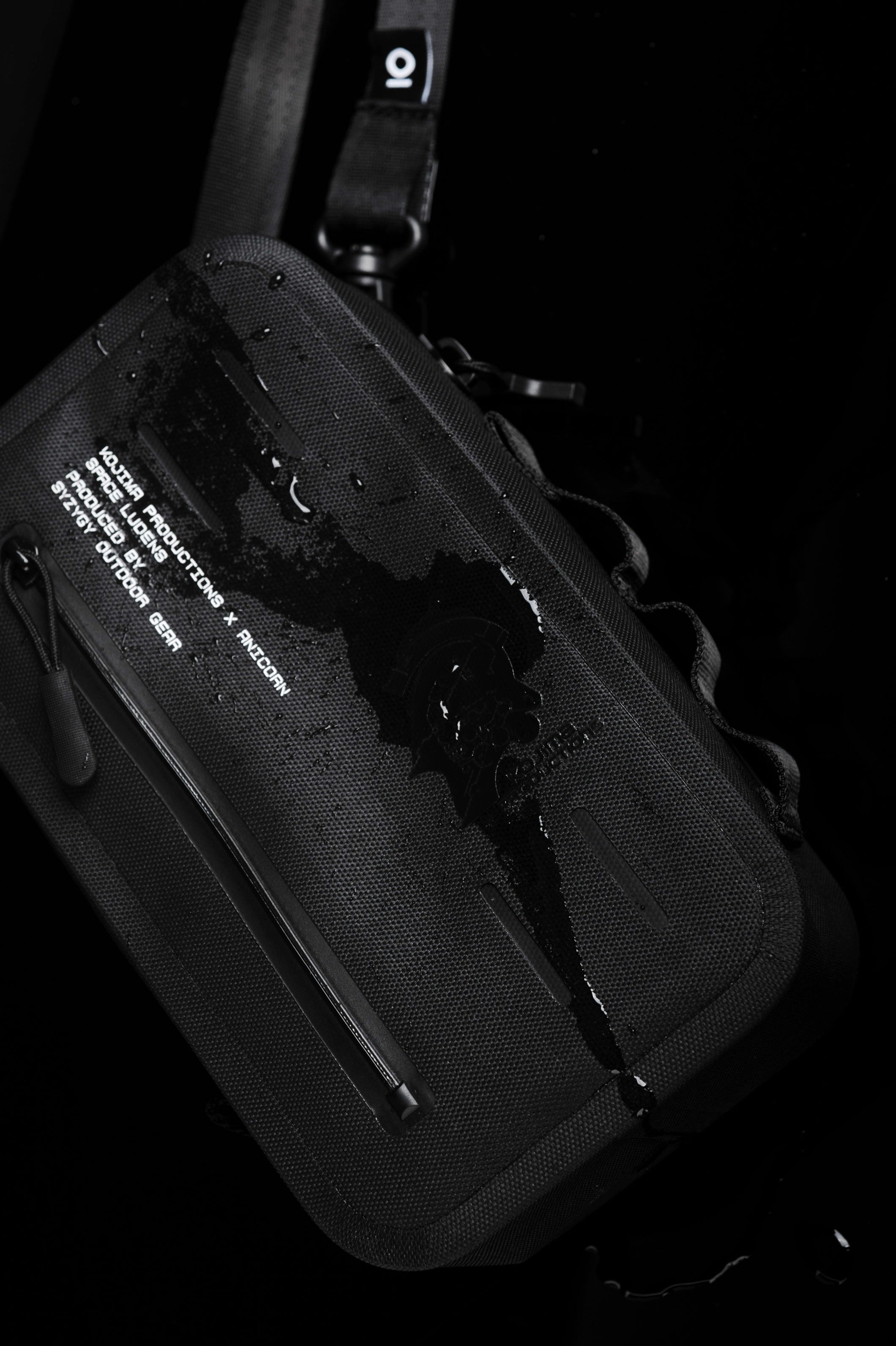 Ludens Sacoche has KOJIMA PRODUCTIONS logo subtly printed on the front; it is made with TPU material, which is lightweight, waterproof, durable and non-toxic.