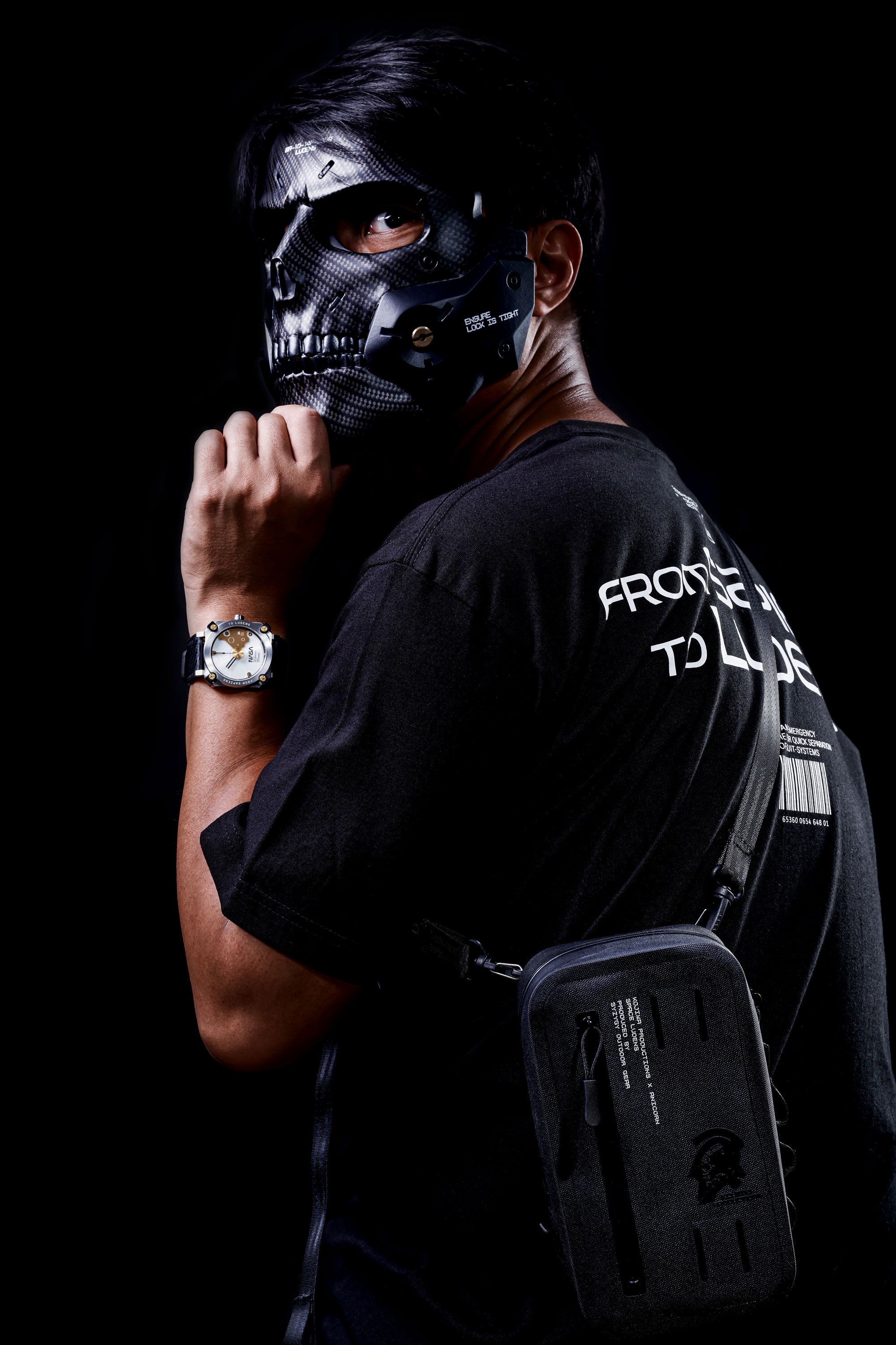 A full set of Anicorn x Kojima product, included Lundens Sacoche, Lunden Mask, Space Lundens NASA Tee and a Space Lunden watch. We are Homo Ludens, we are those who play.