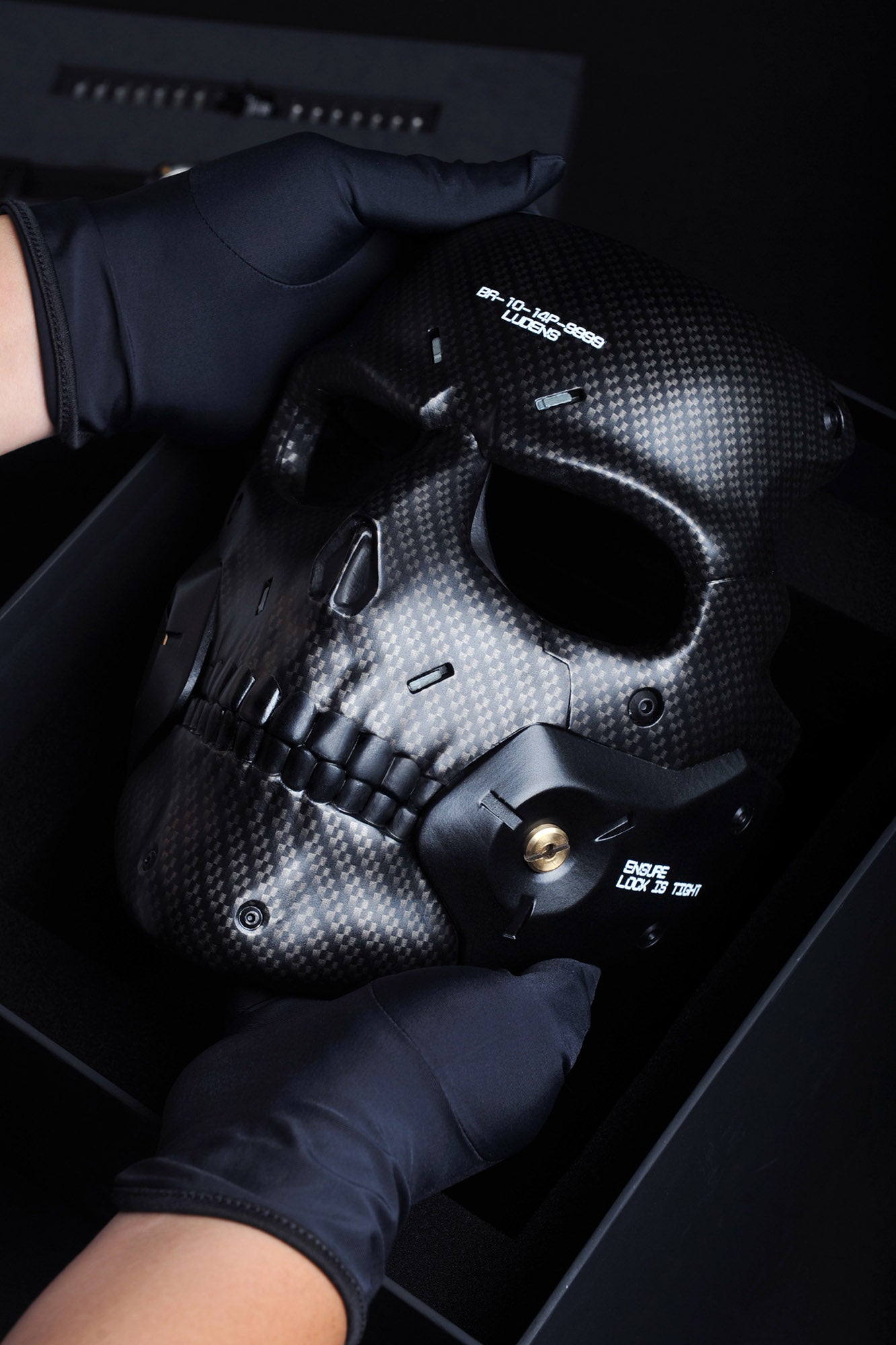 KOJIMA PRODUCTIONS X ANICORN - Space Ludens with Ludens Mask Rare Edition (100 pcs worldwide)