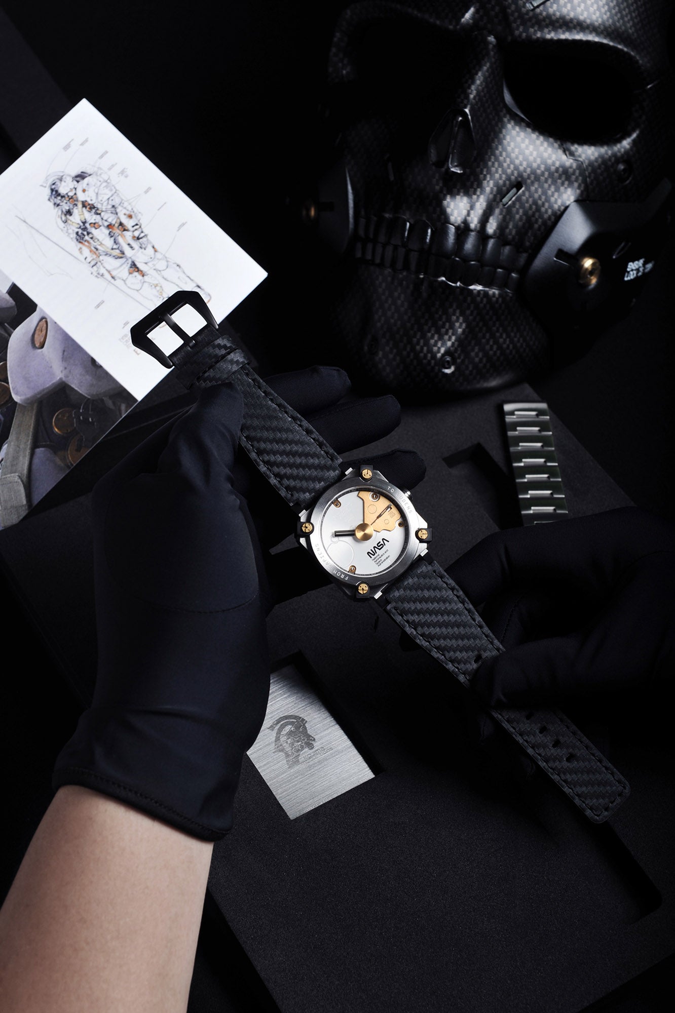 SPACE LUDENS is a “EVA Creative Suit on the wrist”. It reflects the ethos of Ludens who connects the elements of Play, Time and Space. The timepiece is designed by ANICORN, supervised by world-famous character designer Yoji Shinkawa (KOJIMA PRODUCTIONS) and officially approved by NASA.