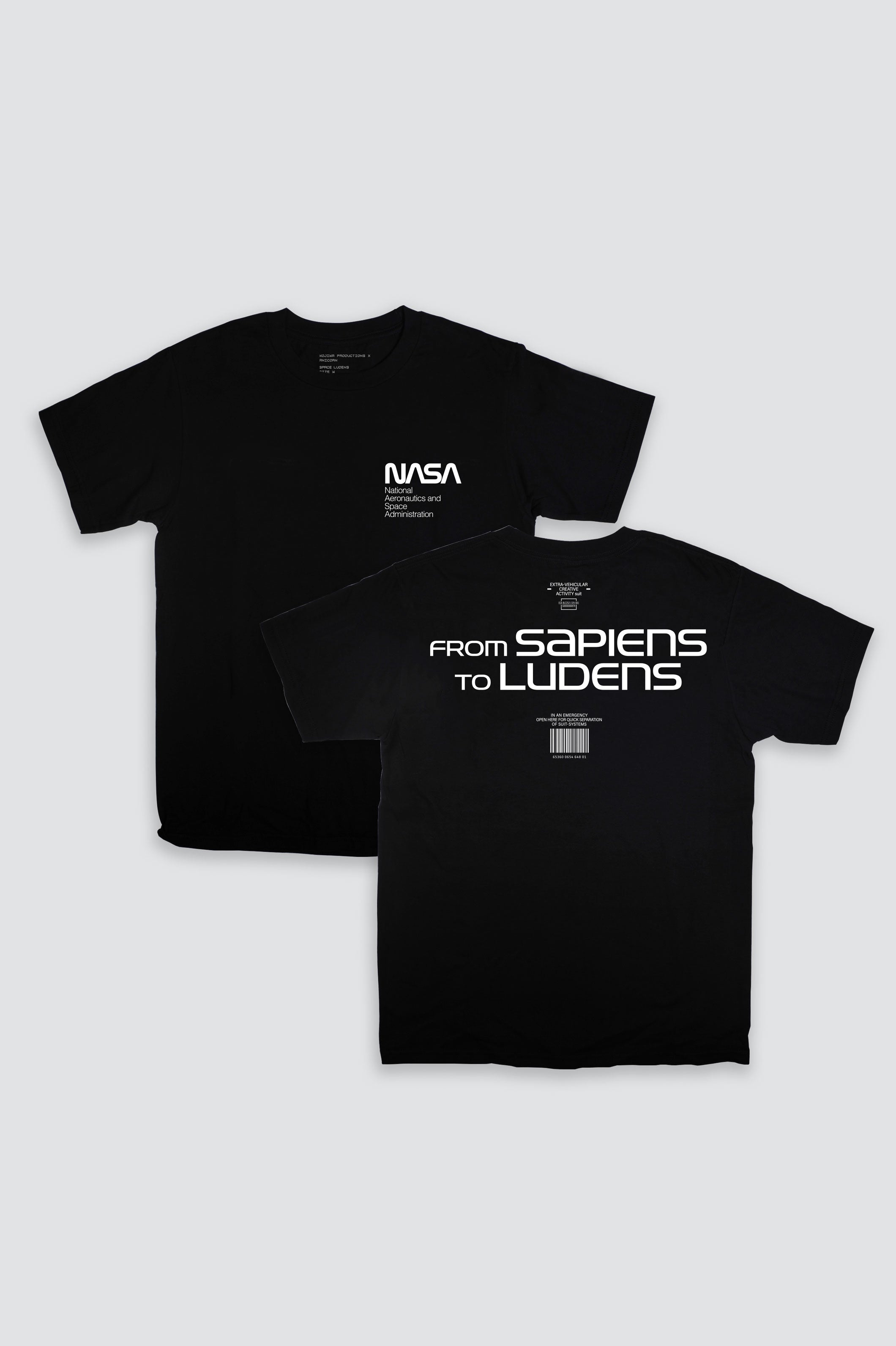 Space Ludens NASA Tee showing the essence of the collaboration project with style on both sides – front and back. The heavyweight tee has the NASA worm logo printed on the front and KOJIMA PRODUCTIONS’ motto “From Sapiens to Ludens” with graphics on Ludens EVA Creative Suit printed at the back.
