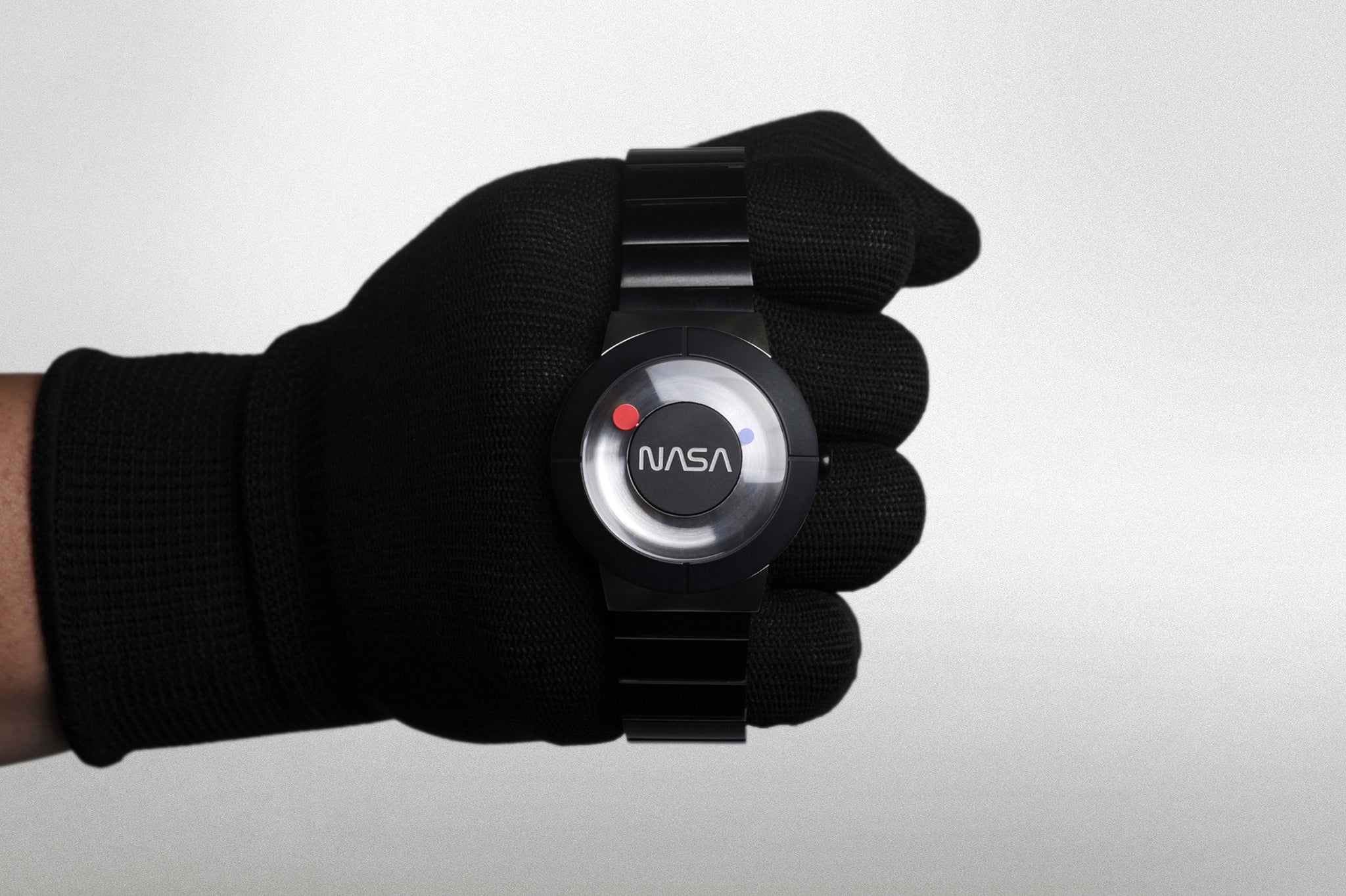 A space watch, inspired by Space itself, “Father of the NASA Design Program” Richard Danne designs his One and Only Space Watch, as homage to his long and fruitful relationship with the NASA family.