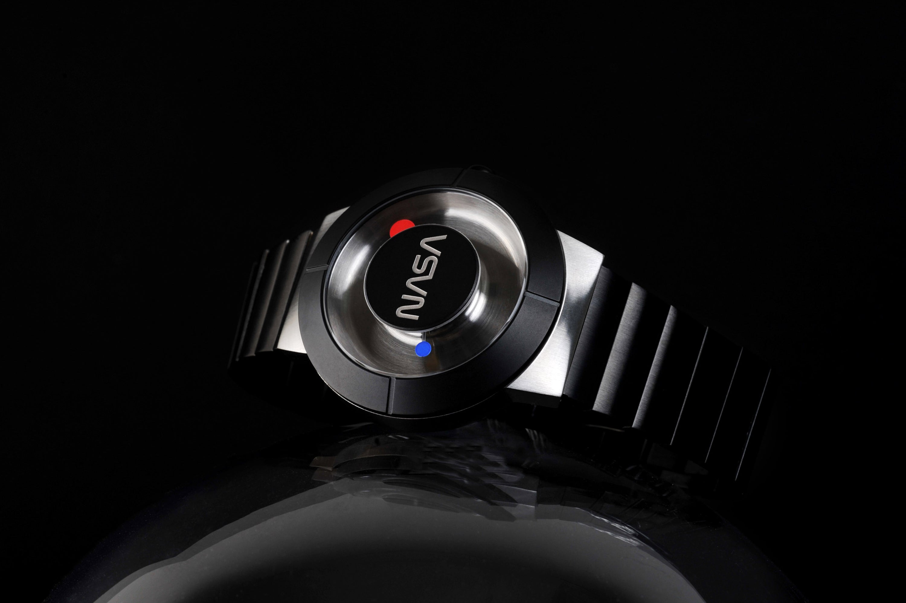 A space watch, inspired by Space itself, “Father of the NASA Design Program” Richard Danne designs his One and Only Space Watch, as homage to his long and fruitful relationship with the NASA family.