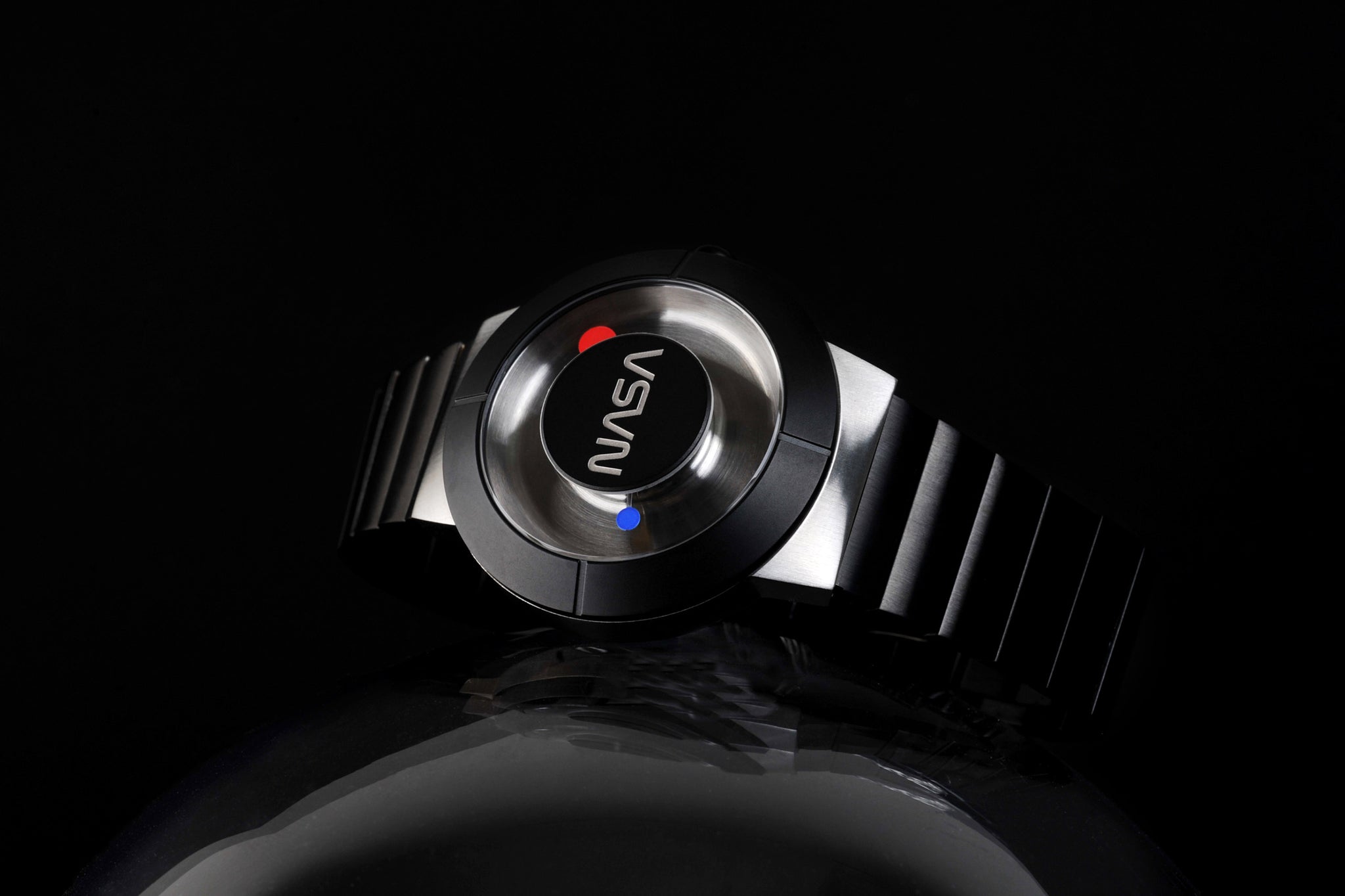 A space watch, inspired by Space itself, “Father of the NASA Design Program” Richard Danne designs his One and Only Space Watch, as homage to his long and fruitful relationship with the NASA family.