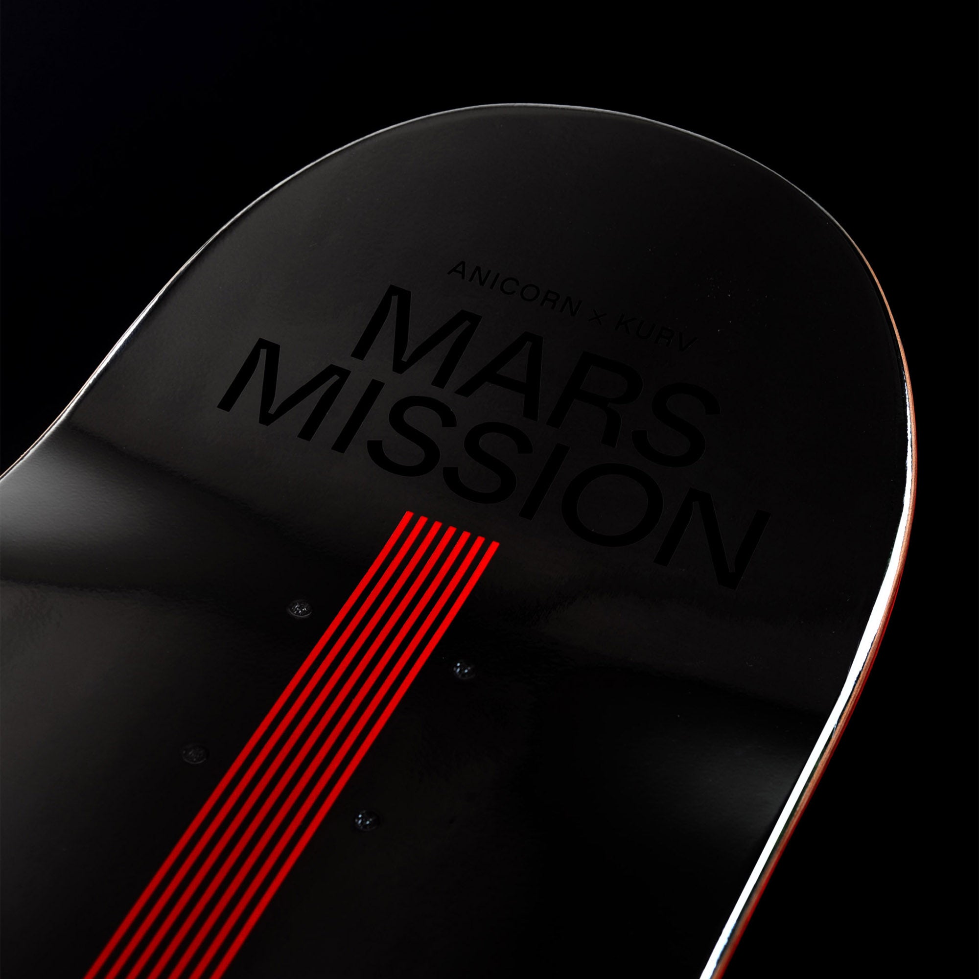 Silvery coated skateboard deck for Mars hovering. The full size (80 x 20 cm / 31 x 8 in) Mars Edge skateboard is made of 7-PLY Grade A Canadian maple wood, it gives durability and flexibility for your hovering mission. The black on silver NASA logo also turns the skateboard into a splendid art piece on the wall. A collaboration with Kurv.