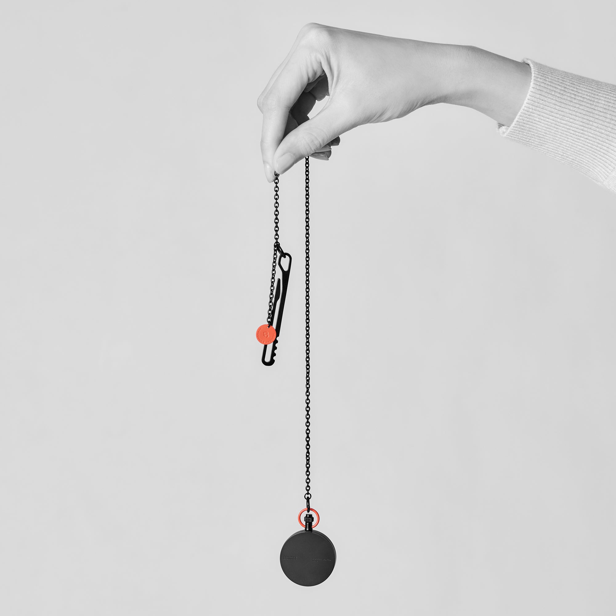 TIME:LESS:NESS - 1510 – The pocket watch (Pocket watch & necklace - Black)